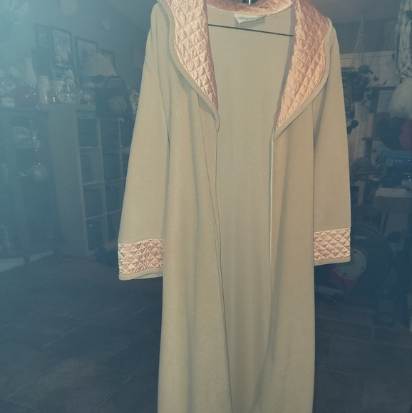 Vintage Robe - Picture 2 of 7